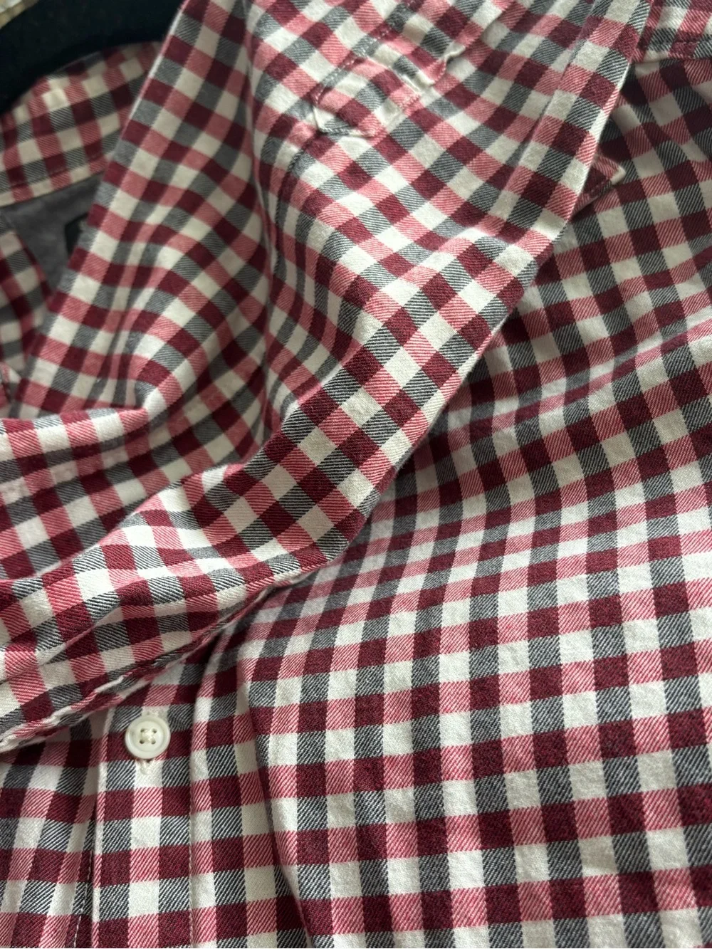 Banana Republic Red, black  and beige Gingham Button-Down flannel shirt. Size L.